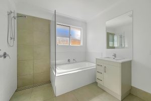 26 Woodswallow Avenue, Point Vernon, QLD 4655 AUS